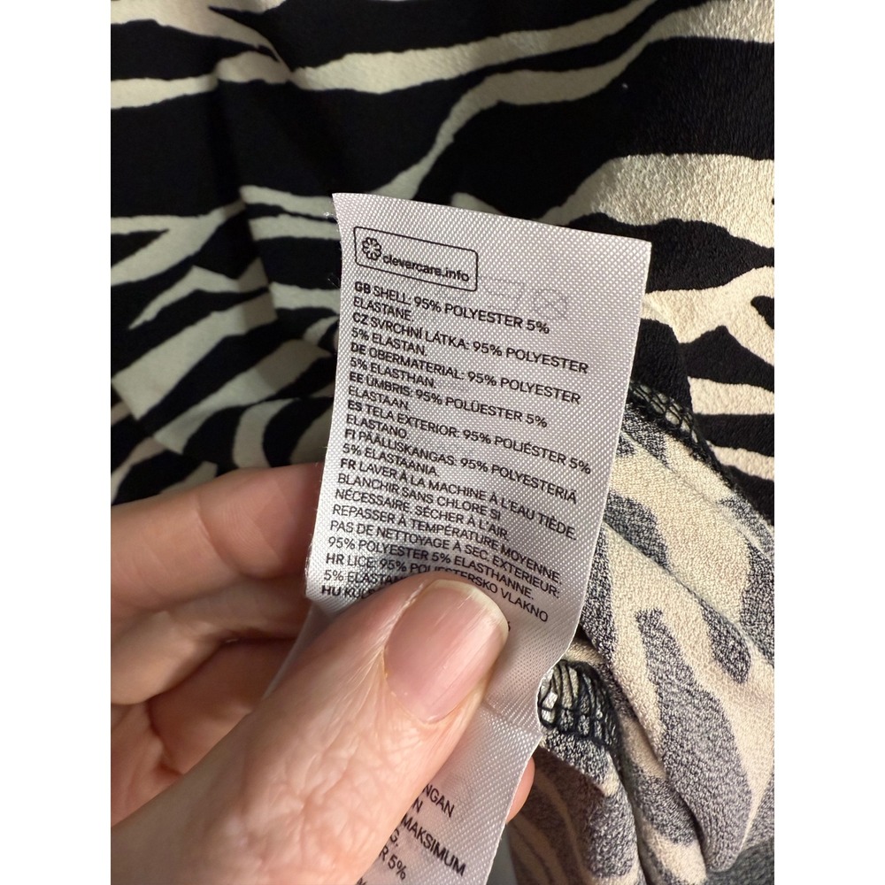 H&M Zebra Print Blouse Black White Animal Print ‎ M Mob Wife Y2K Office Core - Picture 4 of 5